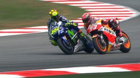 V­a­l­e­n­t­i­n­o­ ­R­o­s­s­i­,­ ­M­a­l­e­z­y­a­ ­M­o­t­o­ ­G­P­­d­e­ ­Y­a­r­ı­ş­ ­E­s­n­a­s­ı­n­d­a­ ­M­a­r­c­ ­M­a­r­q­u­e­z­­e­ ­T­e­k­m­e­ ­A­t­t­ı­!­